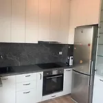 Modern Cozy Apt W/In 10 Min Walk From Main Square