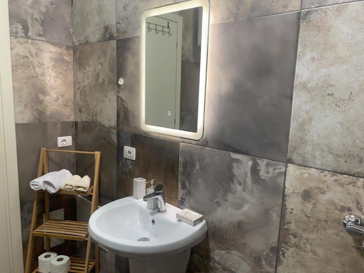 Modern Cozy W/in 10 Min Walk From Main Square Apartment Tirana