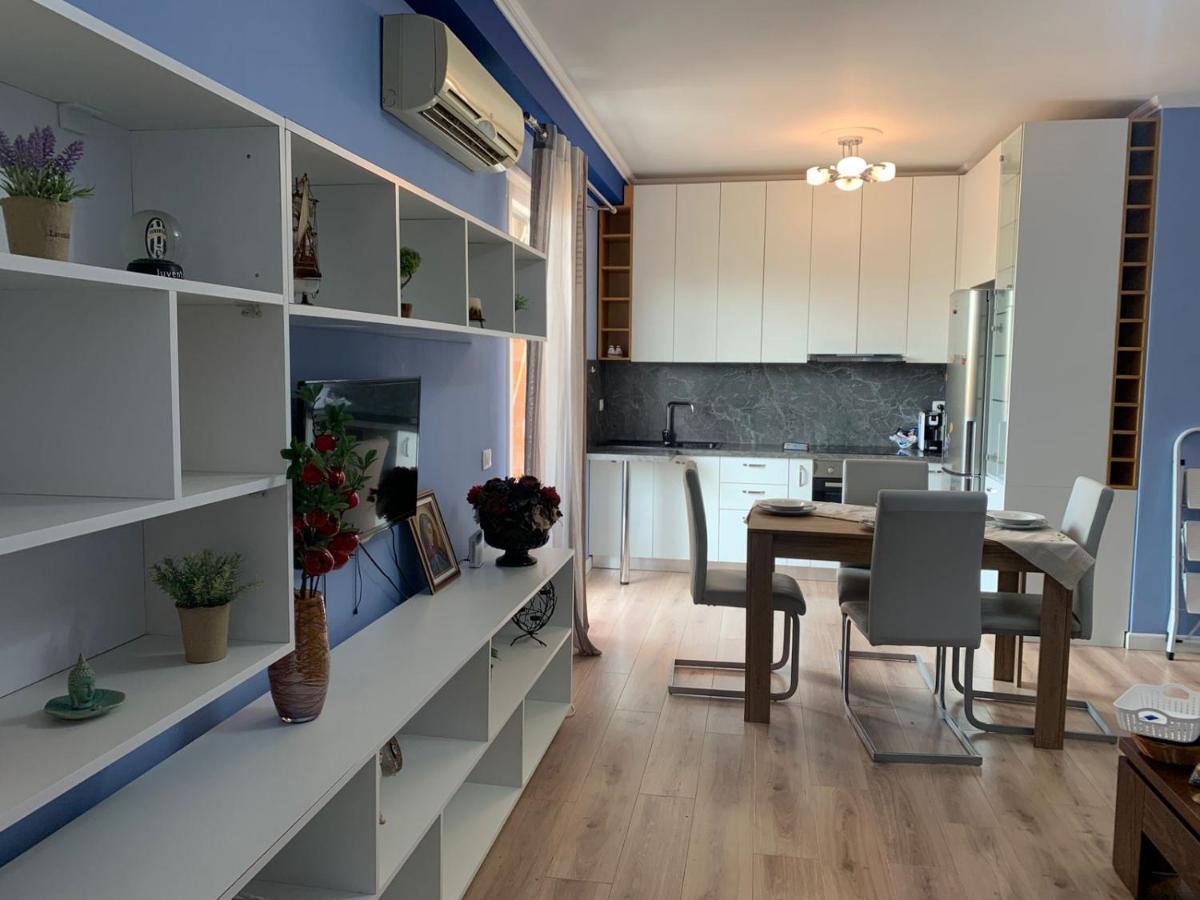 Modern Cozy W/in 10 Min Walk From Main Square Apartment